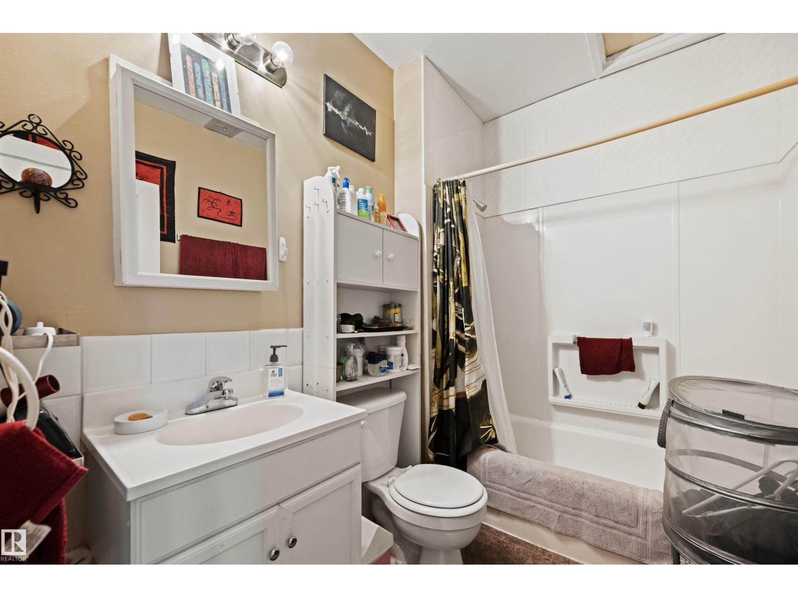 9851 85 Av Nw Property Photo 23