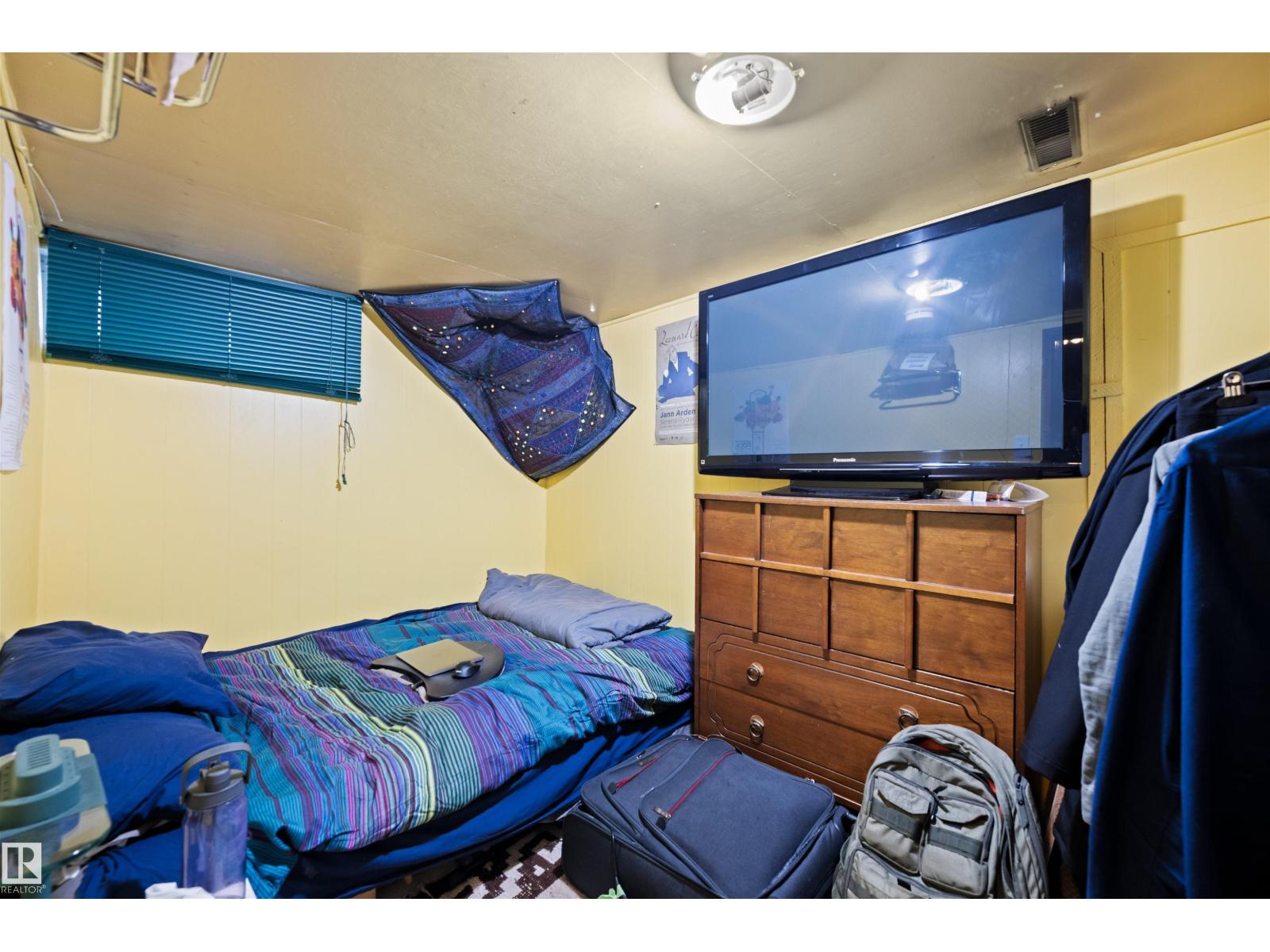 9851 85 Av Nw Property Photo 26