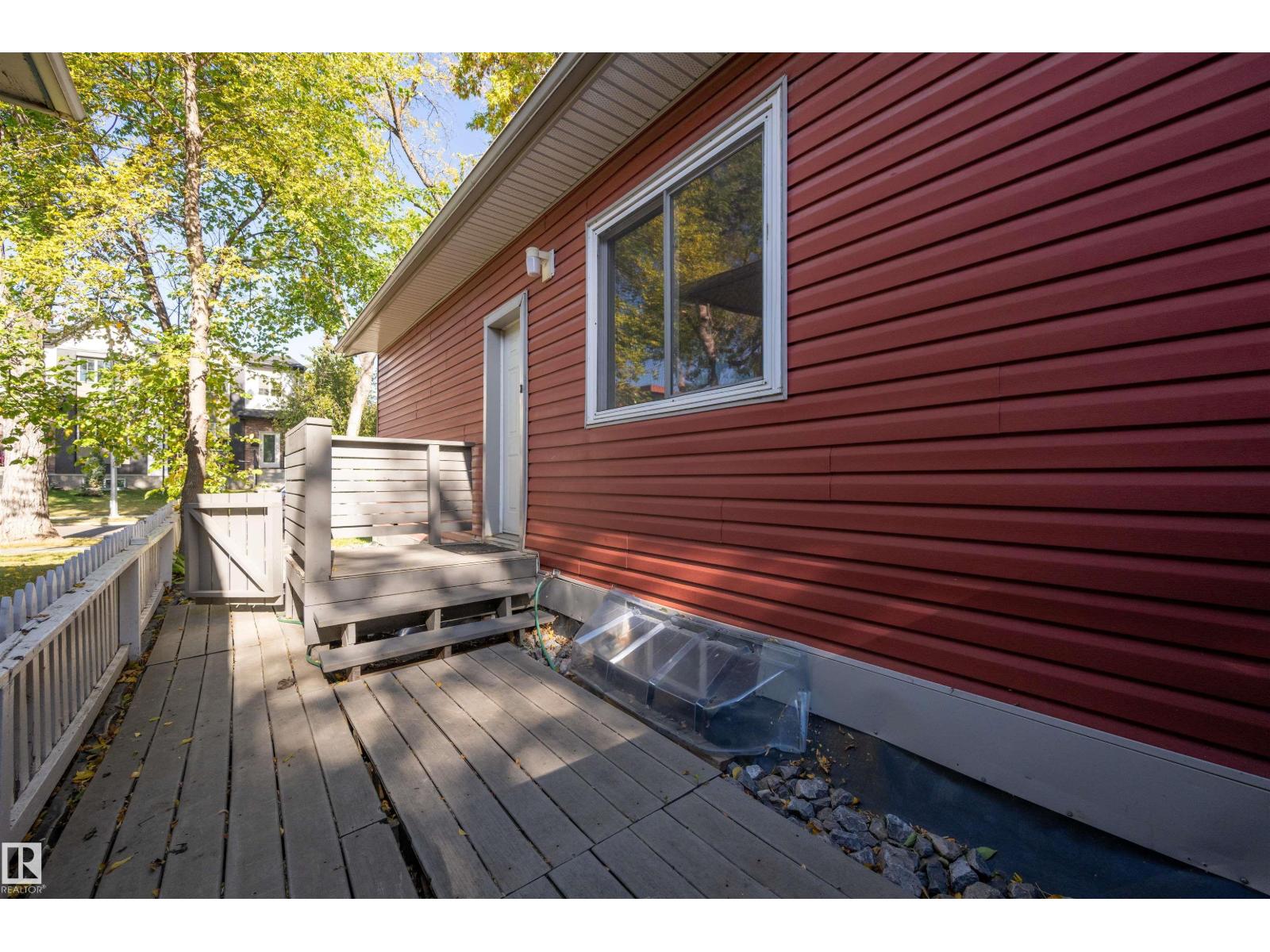 9851 85 Av Nw Property Photo 27