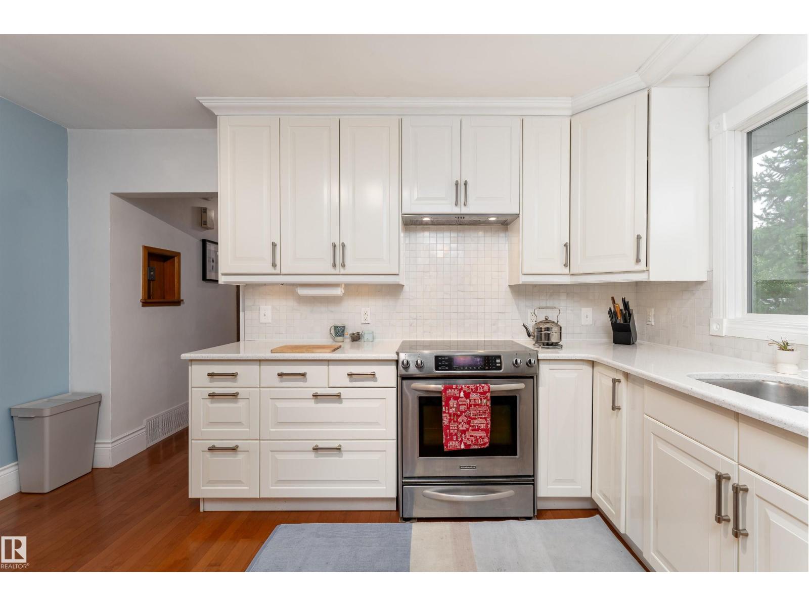 10320 76 St Nw Nw Property Photo 10