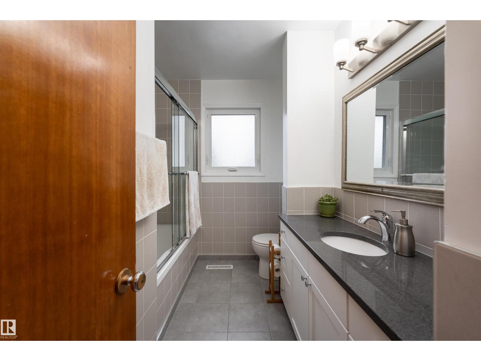 10320 76 St Nw Nw Property Photo 20