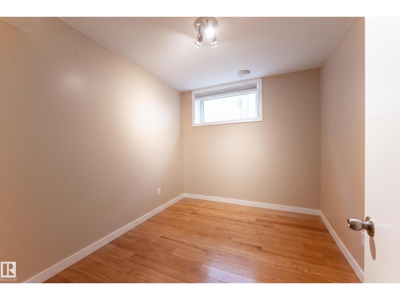 10320 76 St Nw Nw Property Photo 23