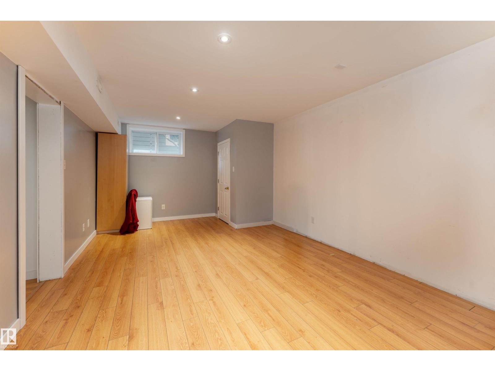 10320 76 St Nw Nw Property Photo 27