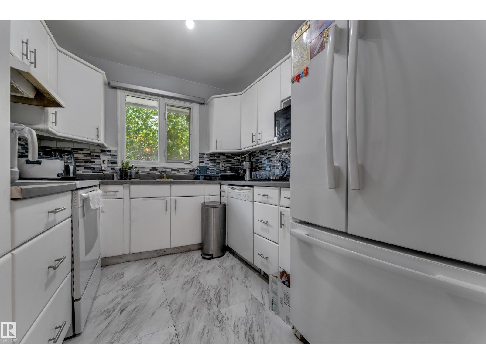 2114 38 St Nw Property Photo 7