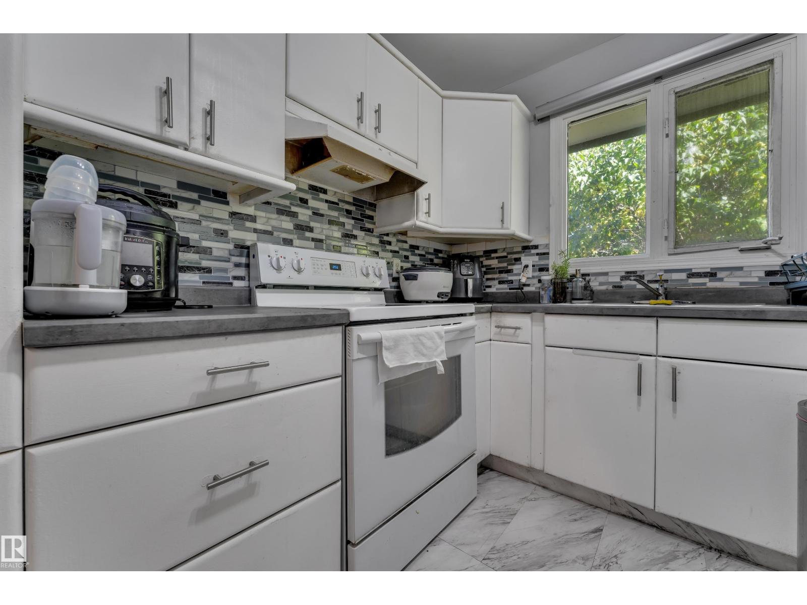 2114 38 St Nw Property Photo 8