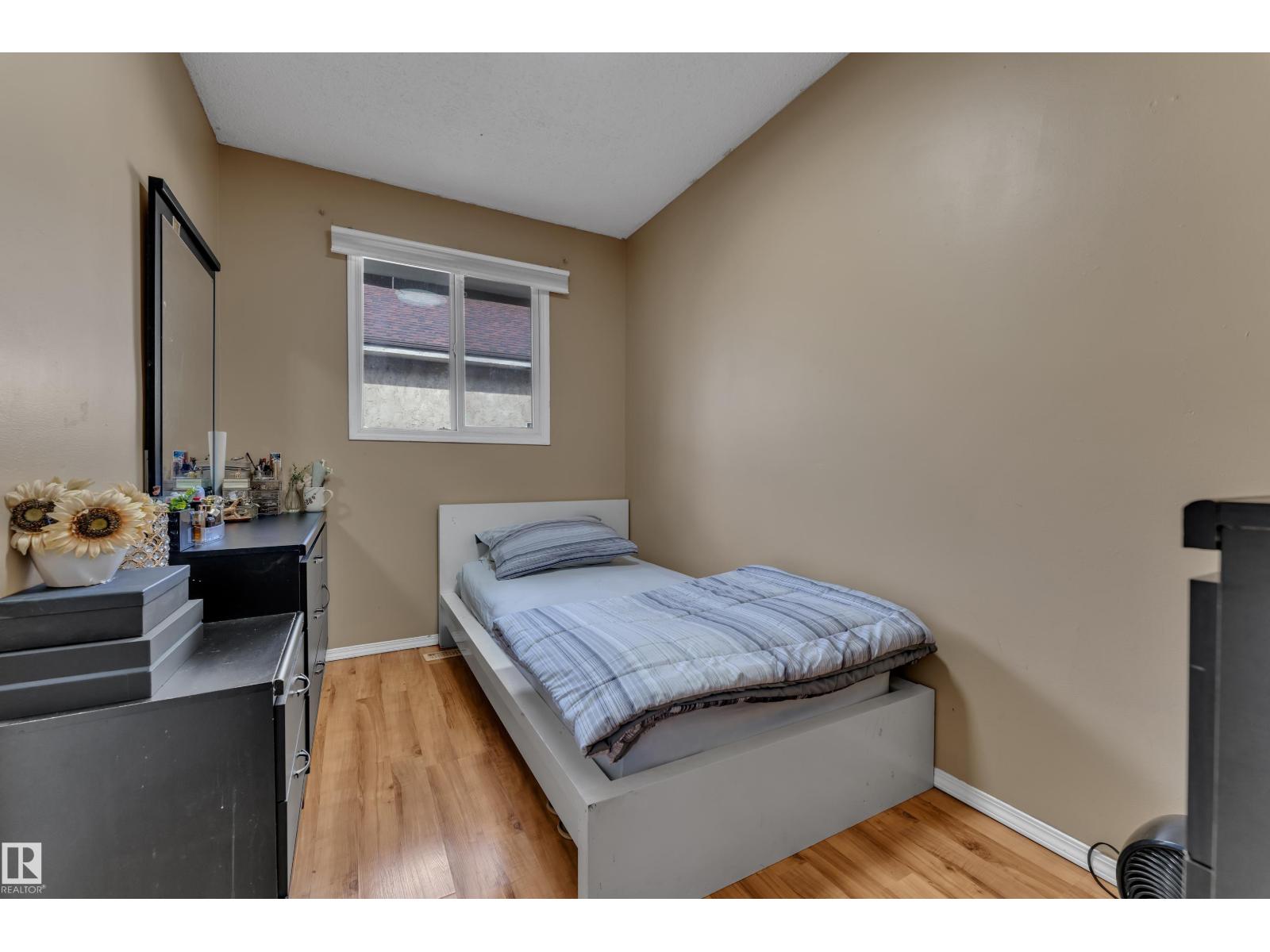2114 38 St Nw Property Photo 13