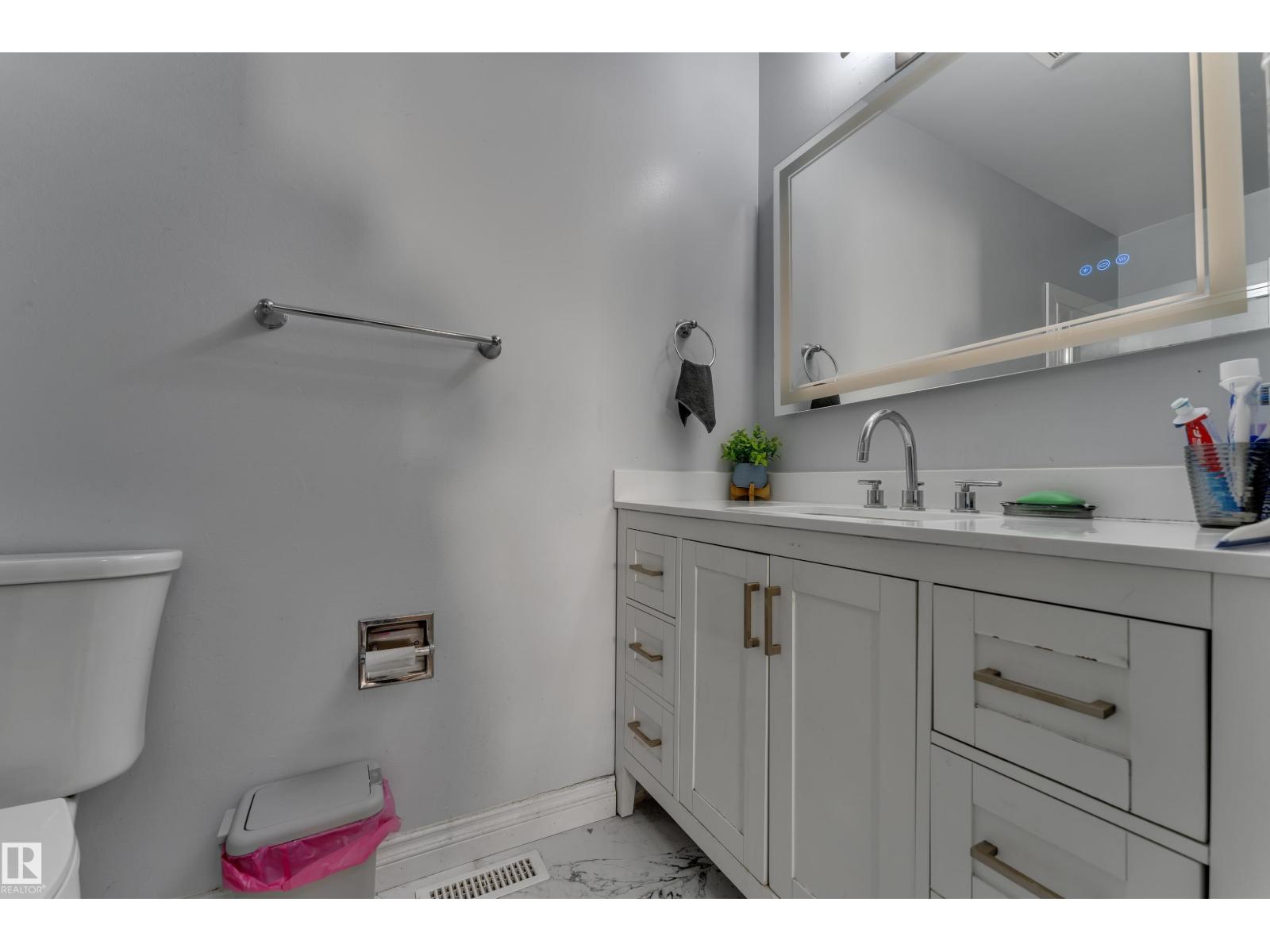 2114 38 St Nw Property Photo 15