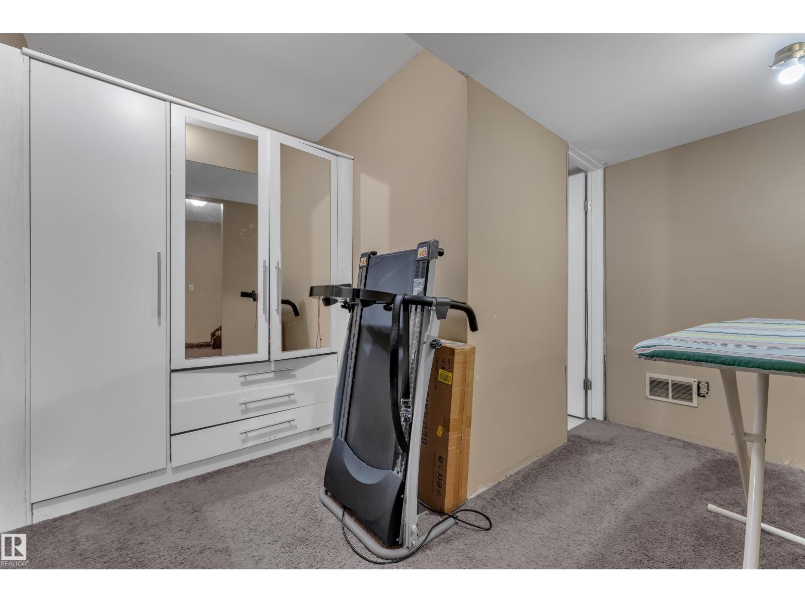 2114 38 St Nw Property Photo 21