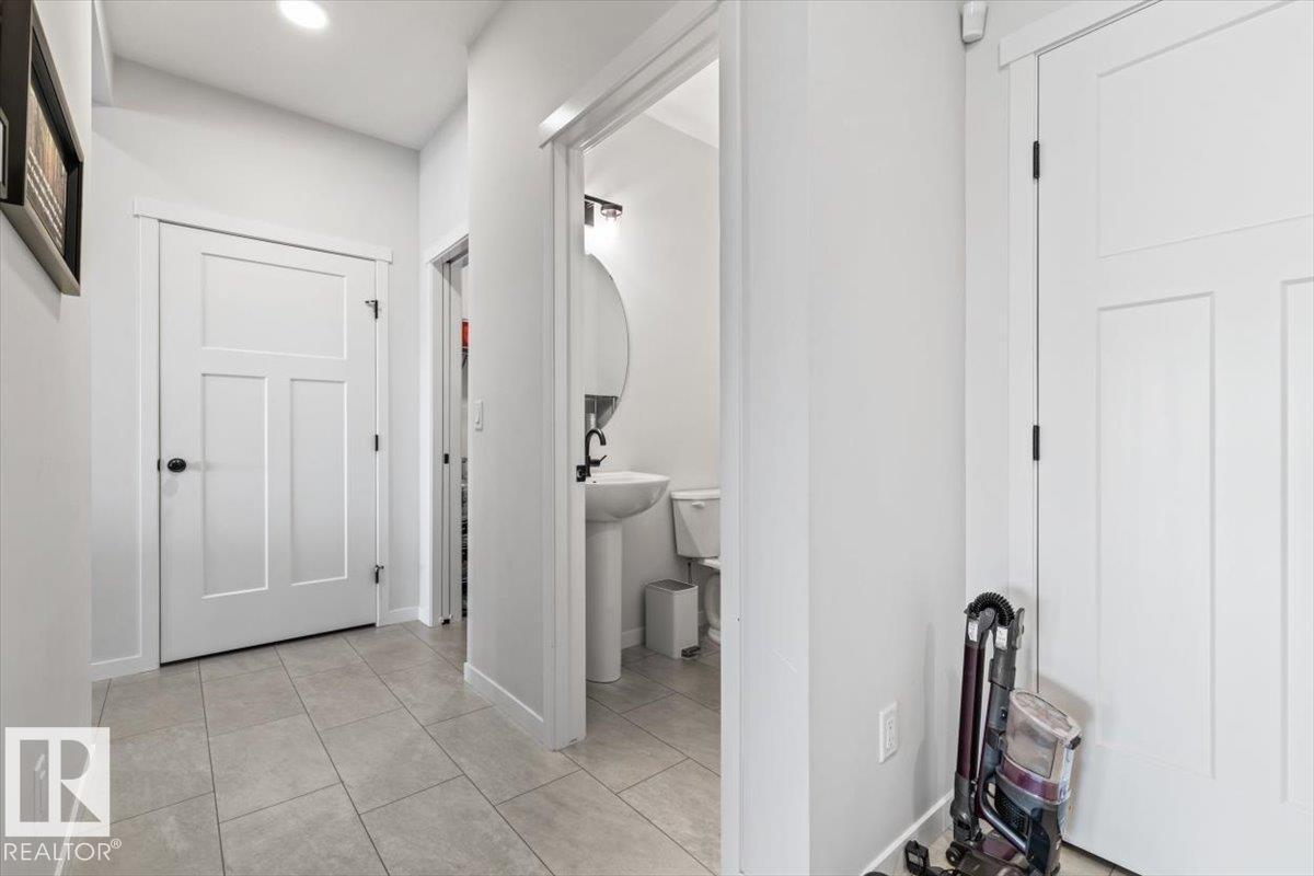 2635 200 St Nw Property Photo 9