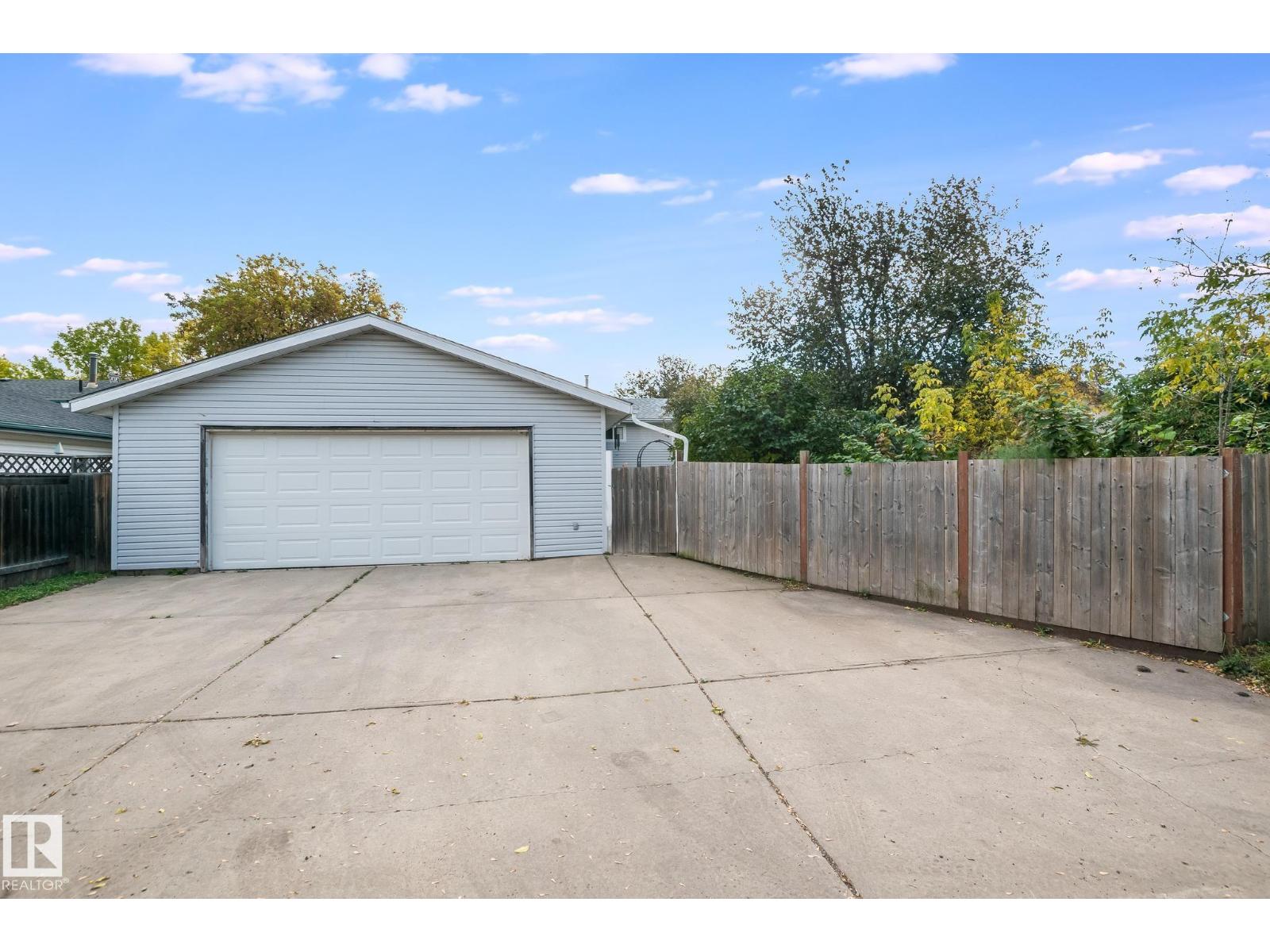 4524 41a St Property Photo 2