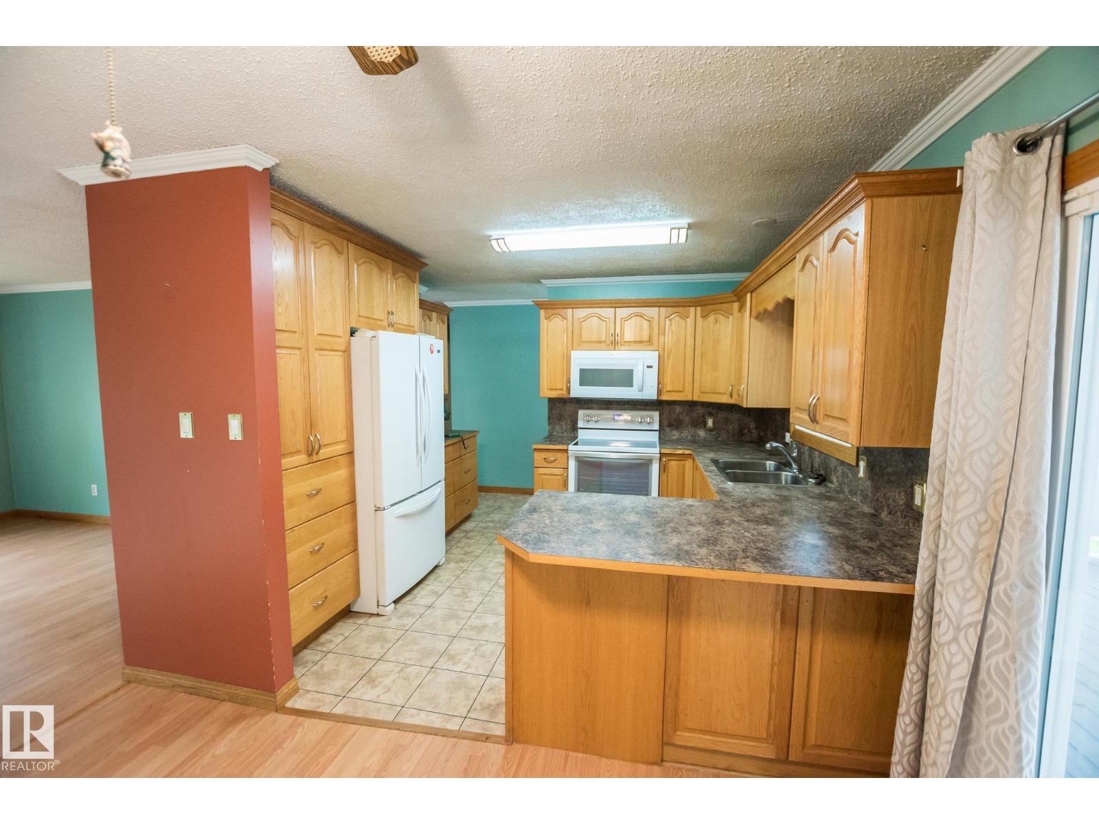 4524 41a St Property Photo 7