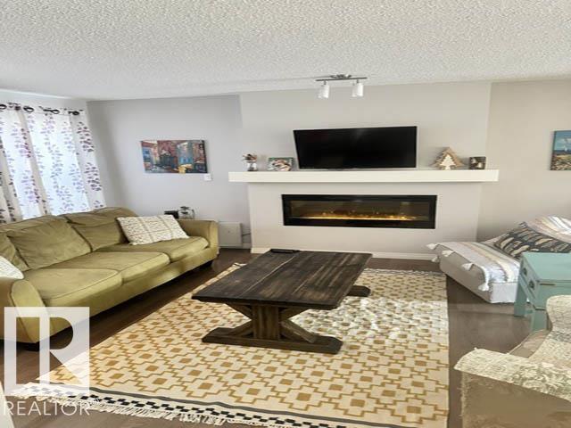 8323 Ellis Crescent Nw Property Photo 4