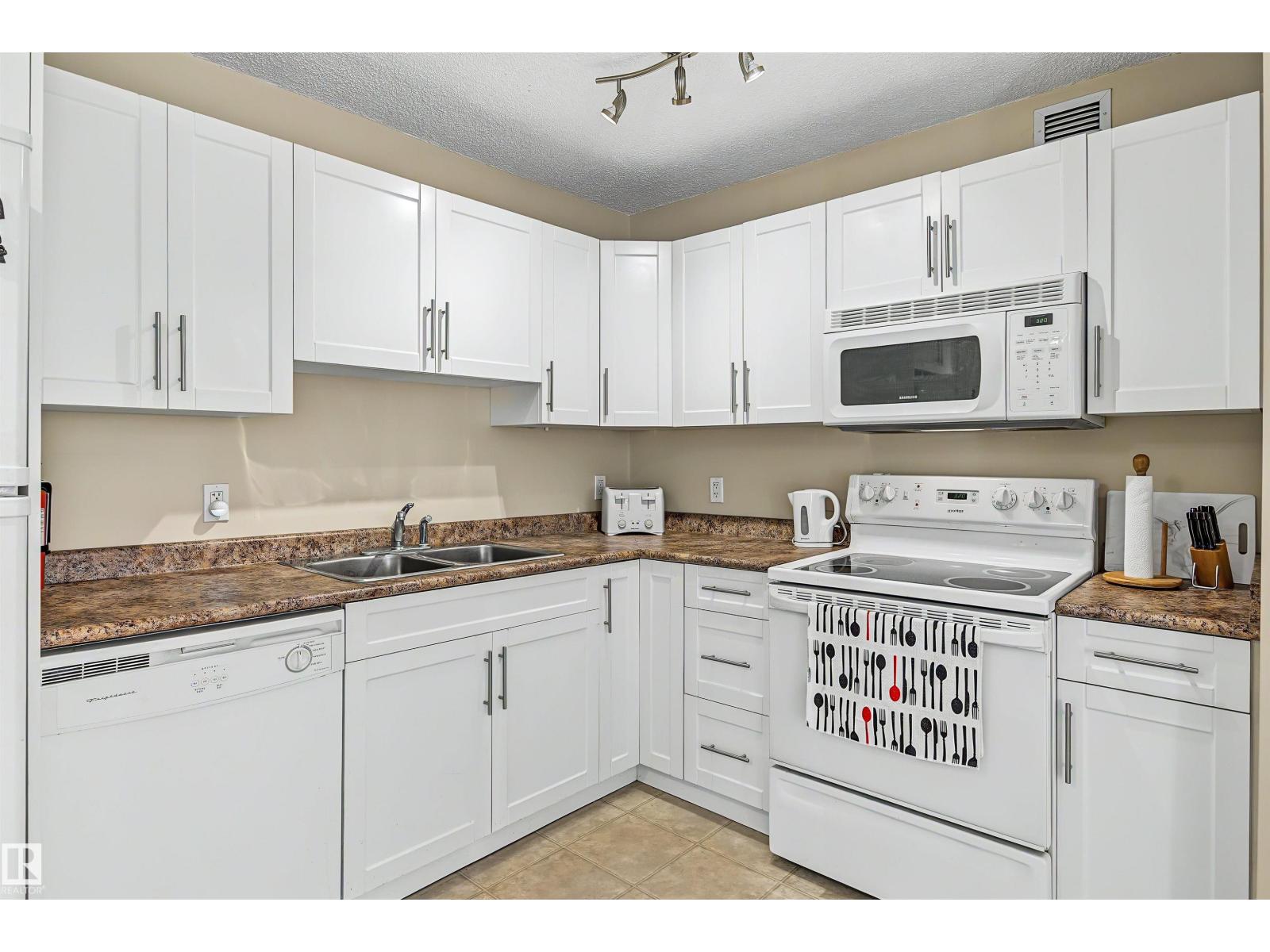#309 9710 105 St Nw Property Photo 9