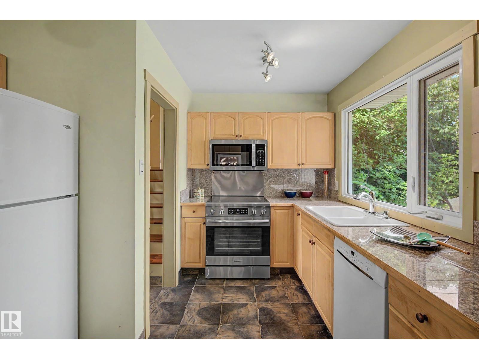 9516 129a Av Nw Property Photo 16