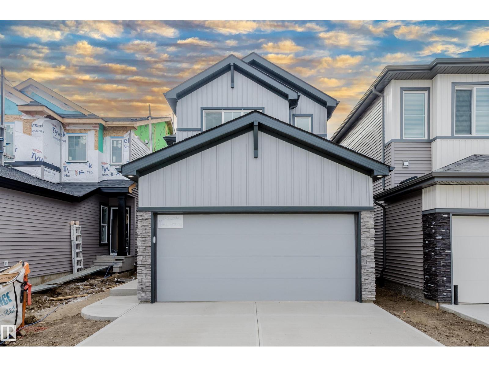 6215 29 AV SW Property Photo 1