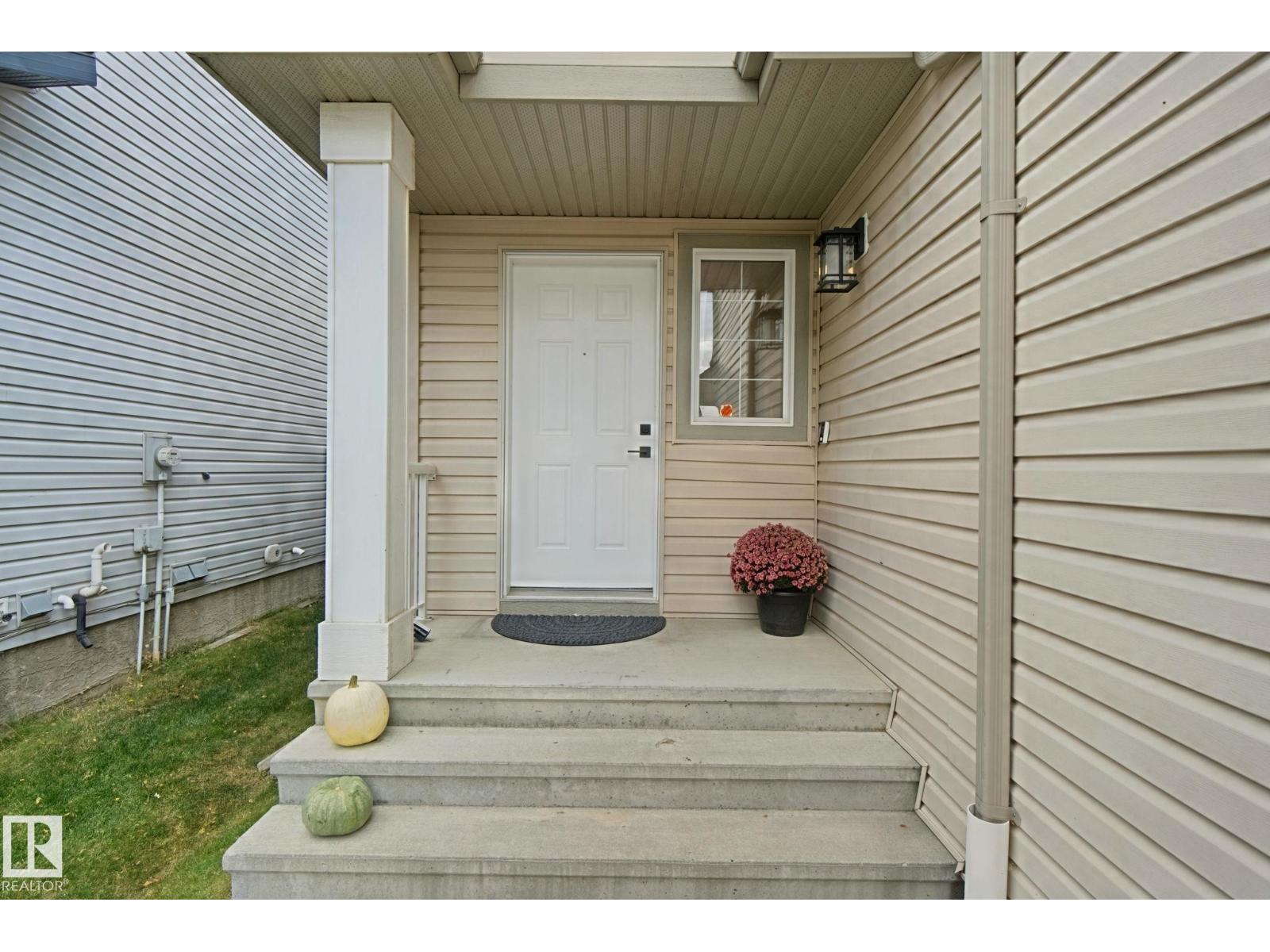20420 56 Av Nw Property Photo 5