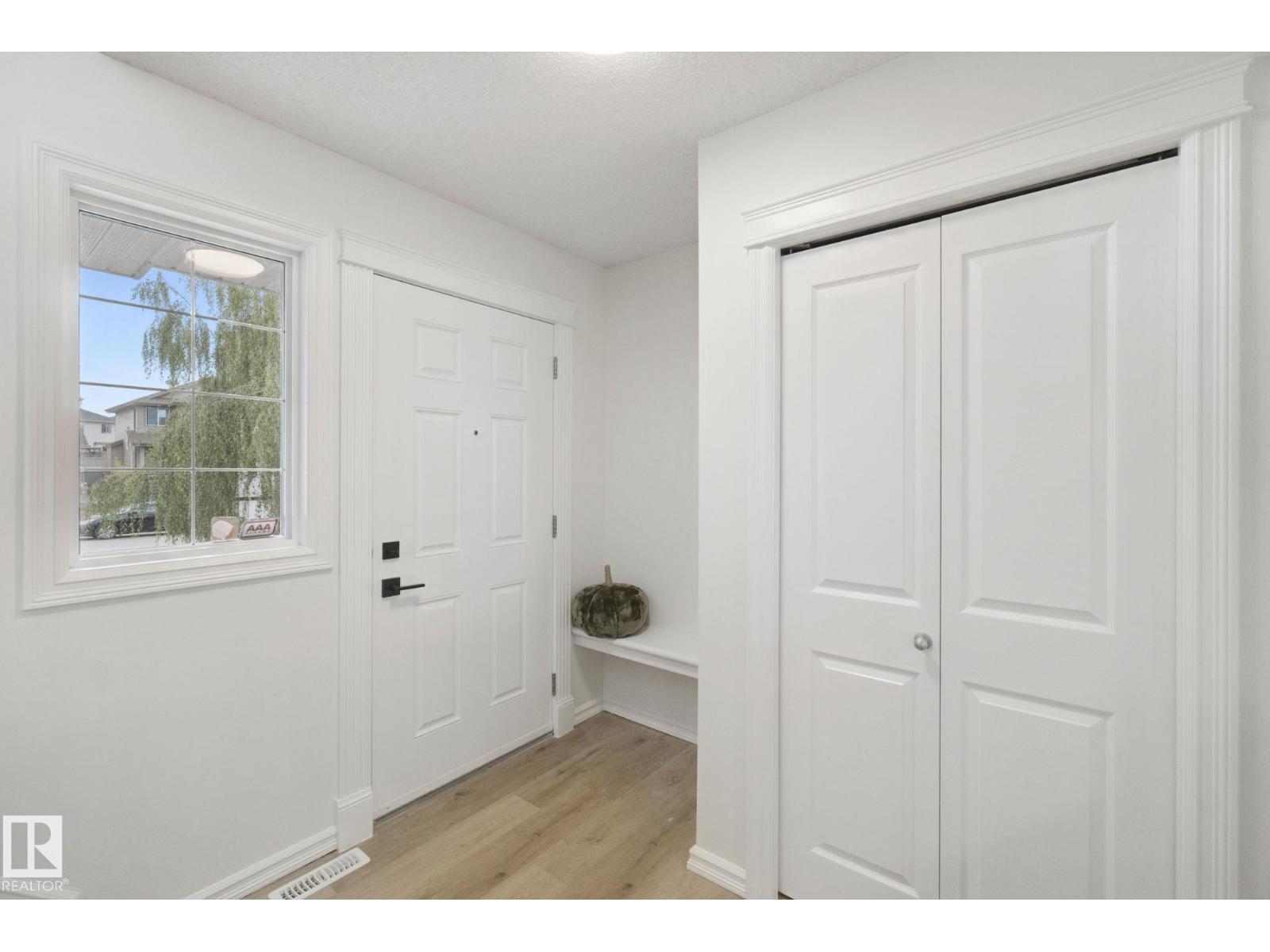 20420 56 Av Nw Property Photo 6