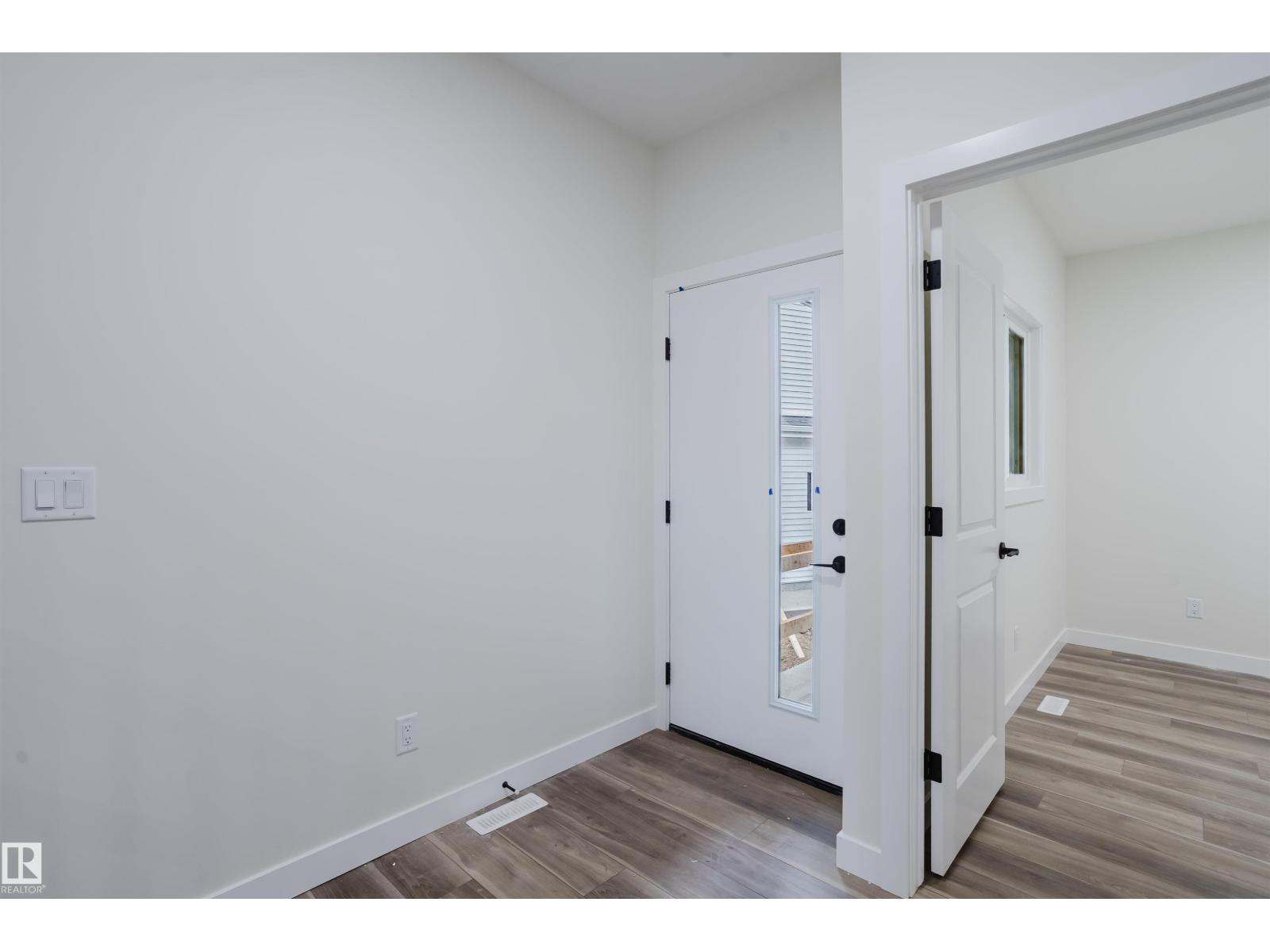 432 27 St Sw Property Photo 2