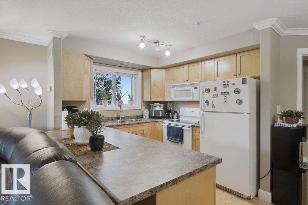 #212 13005 140 Av Nw Property Photo 11