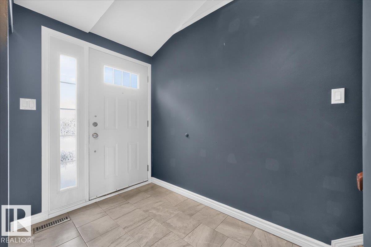 #9 3115 119 St Nw Property Photo 6