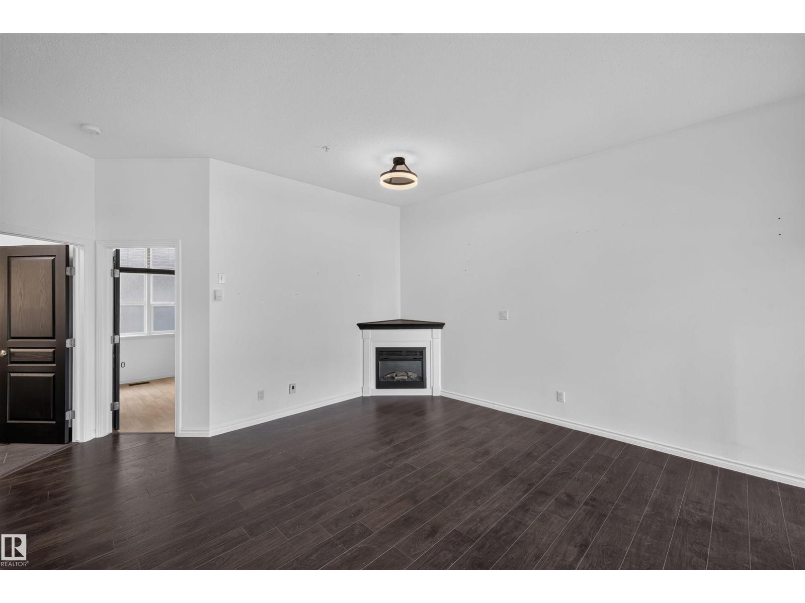 #412 9503 101 Av Nw Property Photo 10