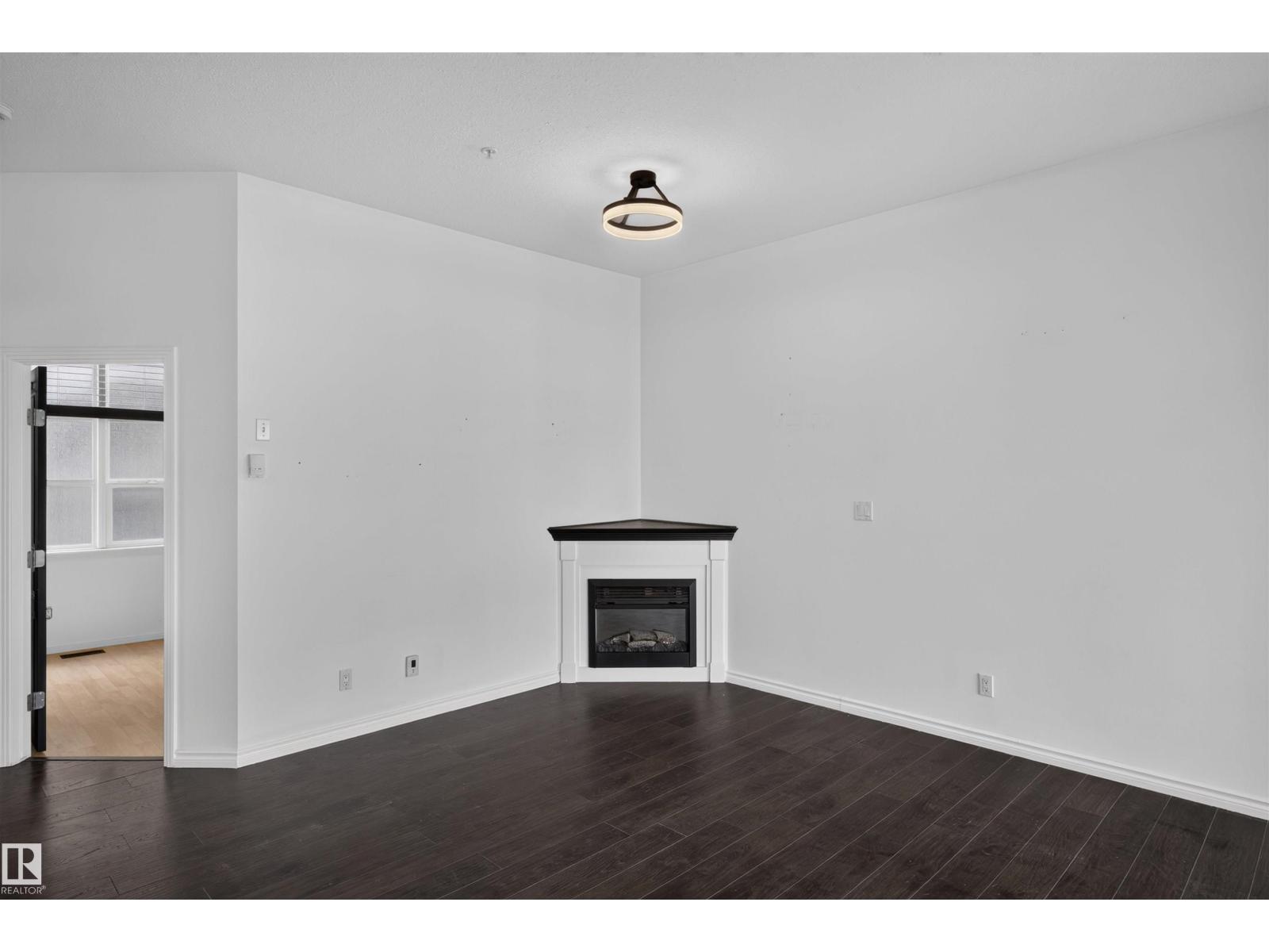 #412 9503 101 Av Nw Property Photo 11