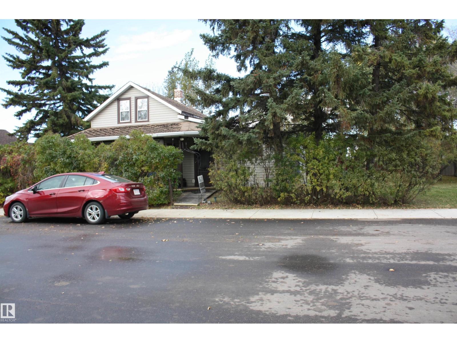 5012 49 AVE Property Photo 1