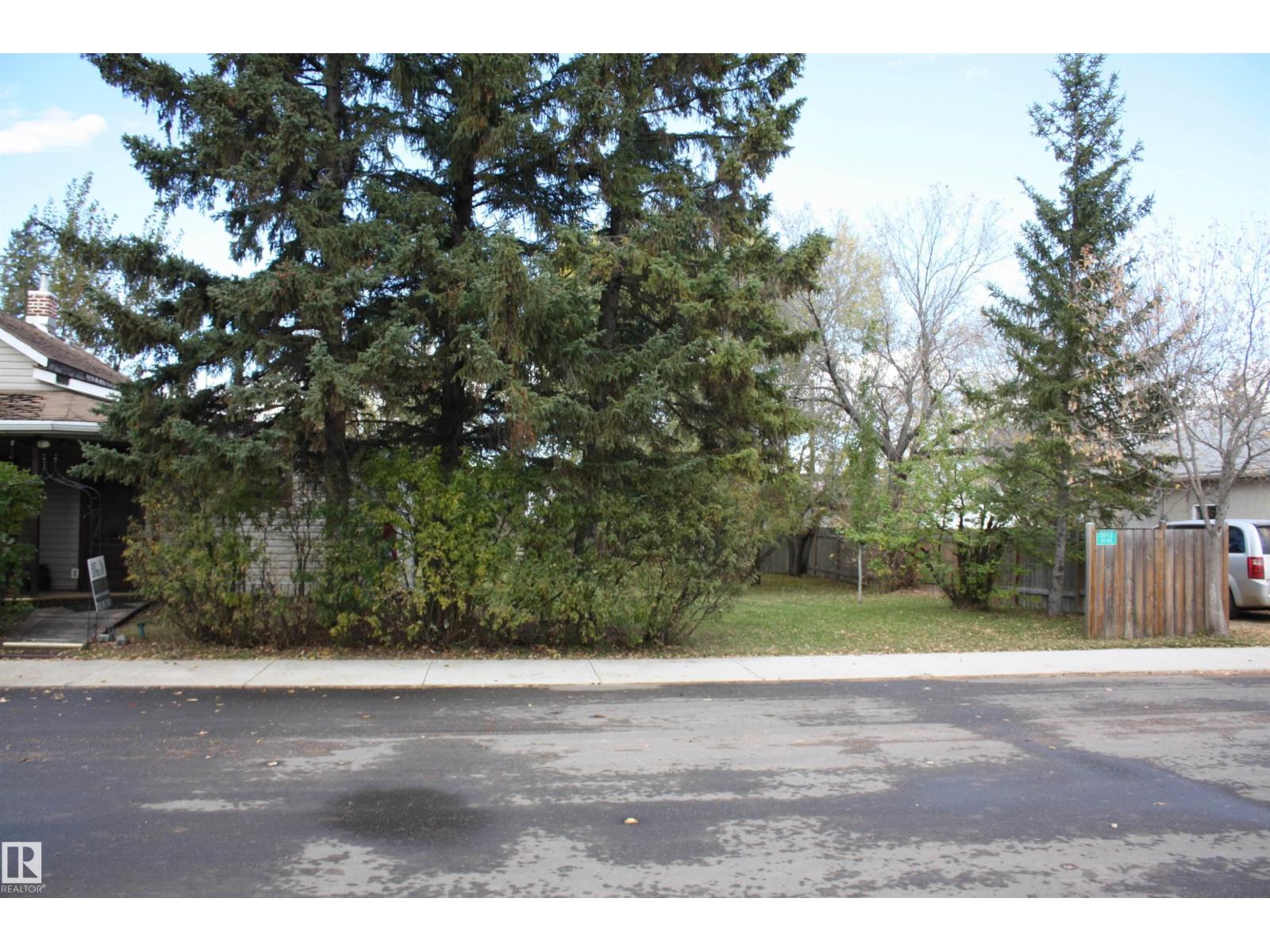 5012 49 Ave Property Photo 2
