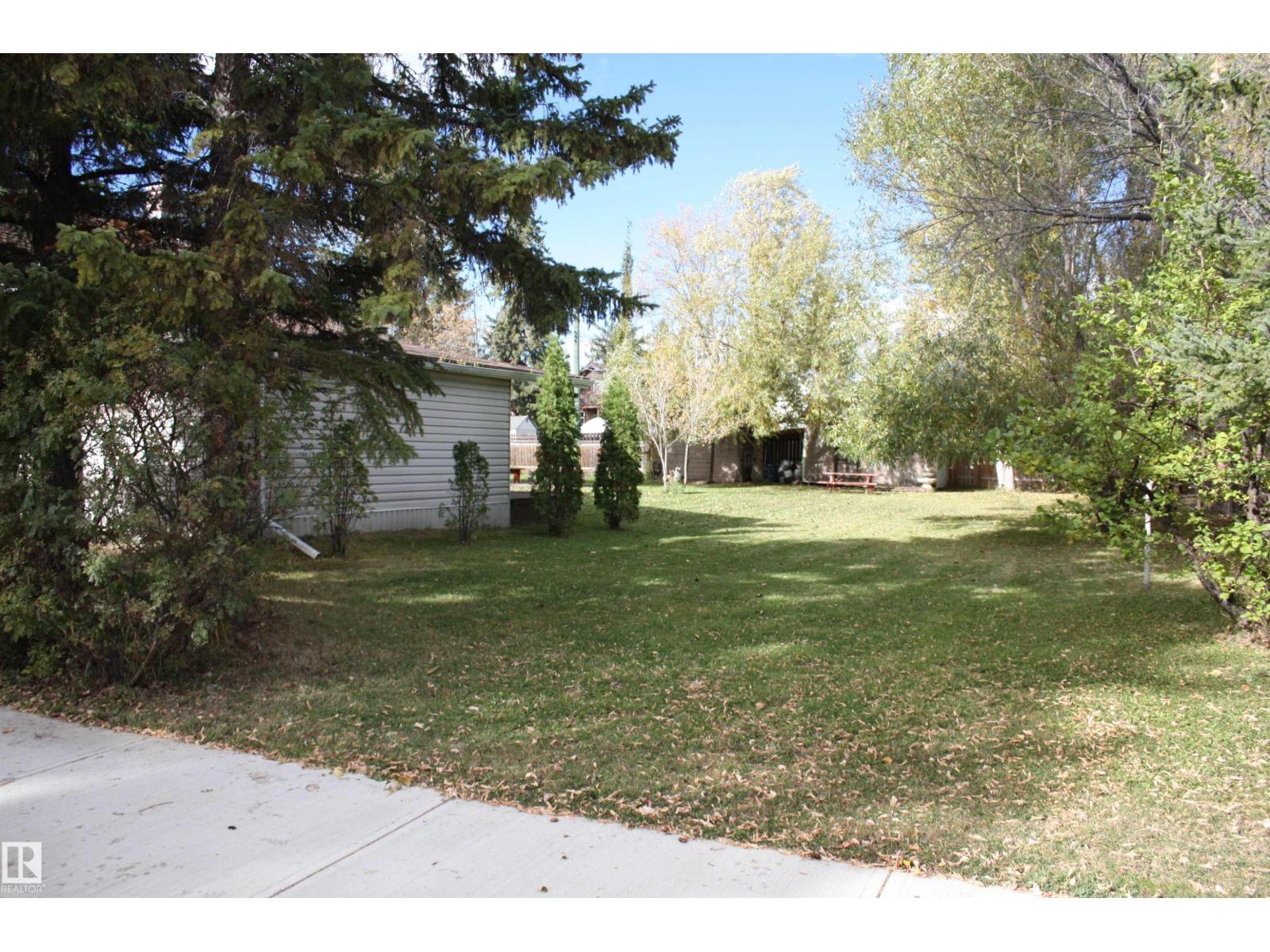5012 49 Ave Property Photo 4
