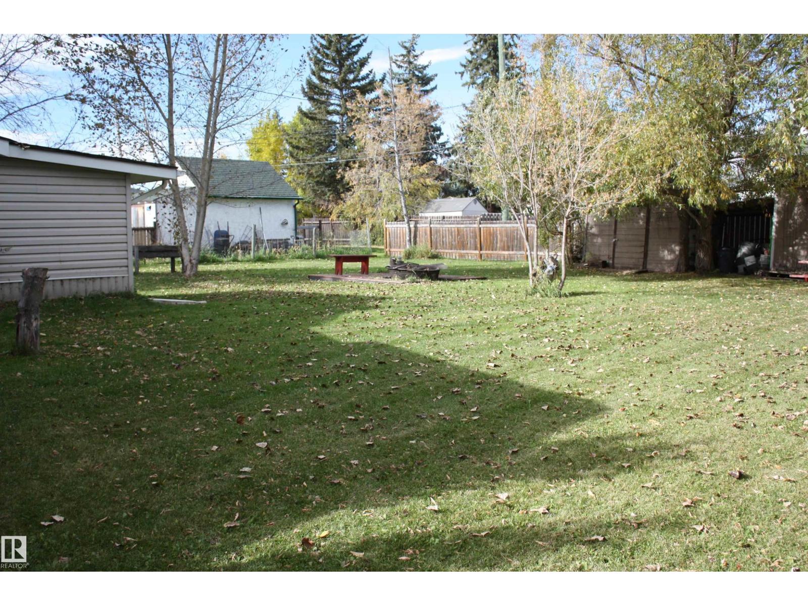 5012 49 Ave Property Photo 5