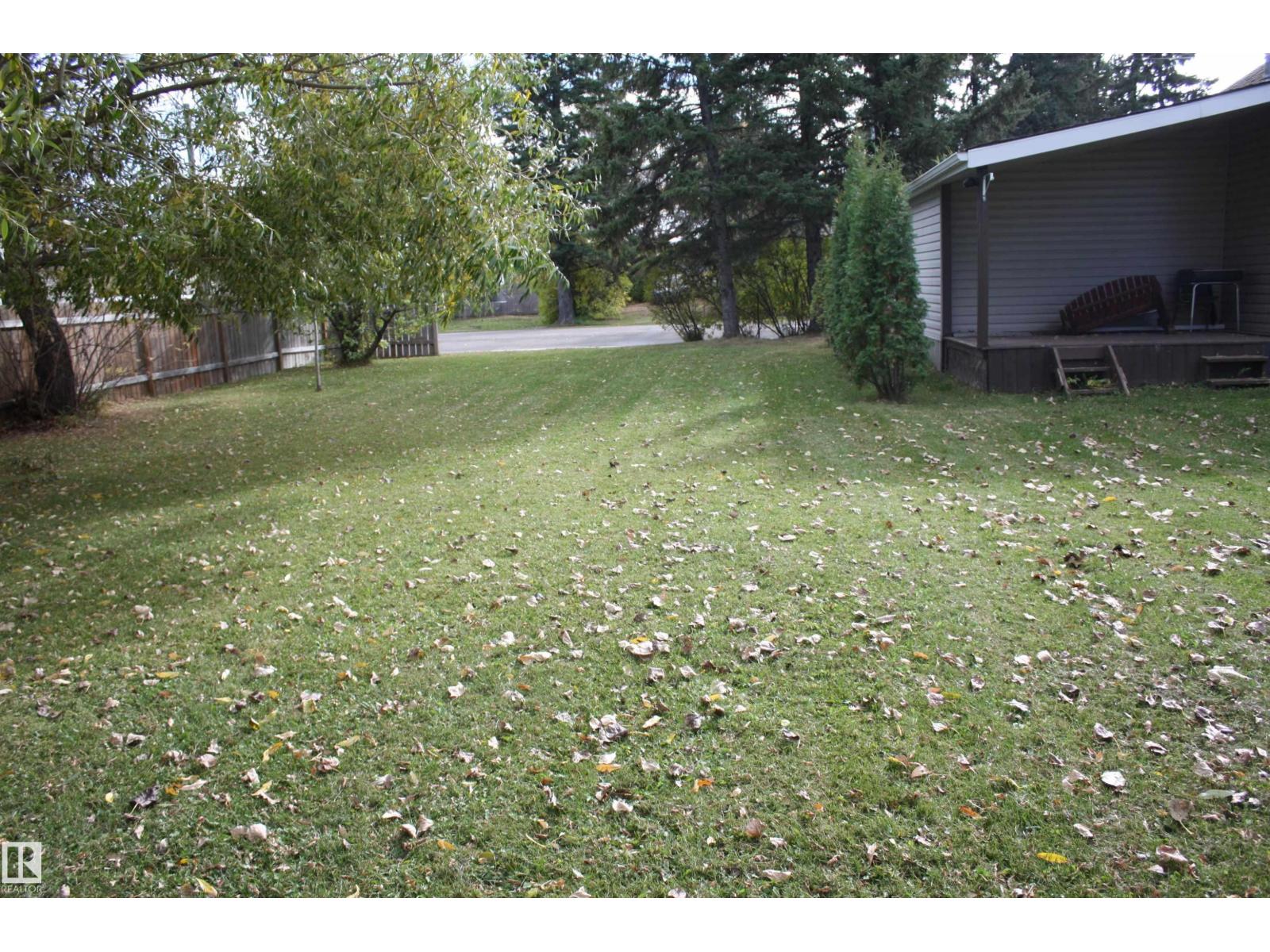 5012 49 Ave Property Photo 9