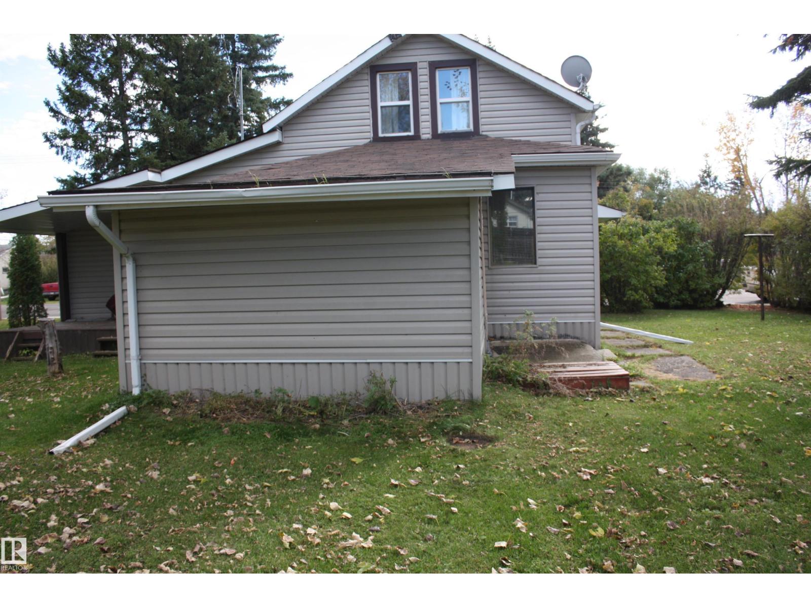 5012 49 Ave Property Photo 11