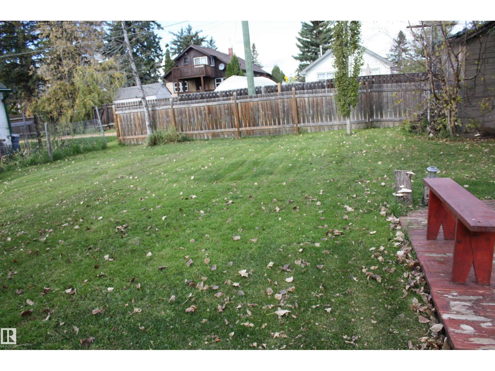 5012 49 Ave Property Photo 12