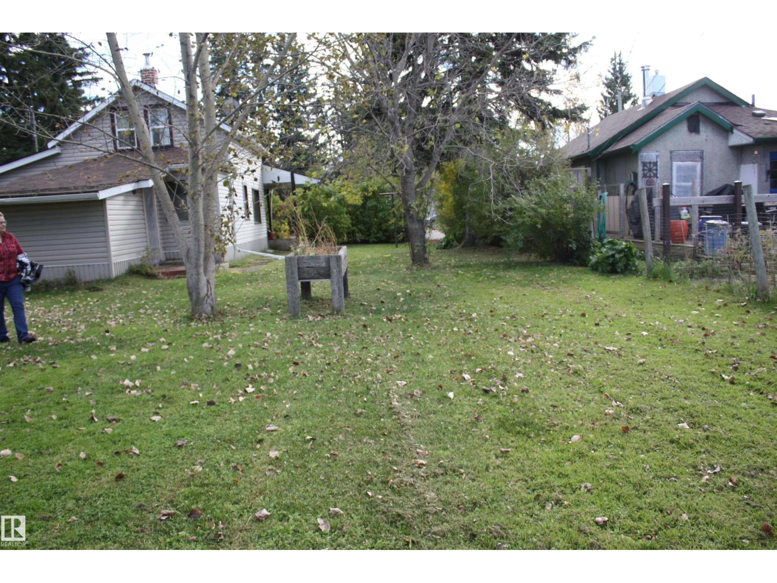 5012 49 Ave Property Photo 13