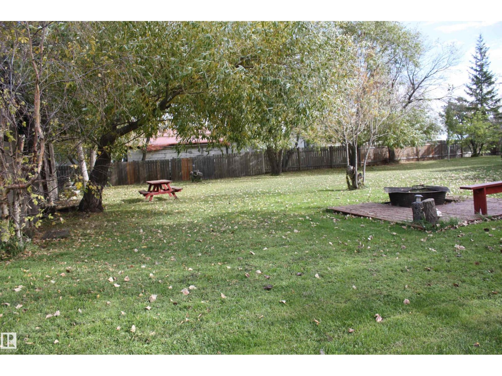 5012 49 Ave Property Photo 15