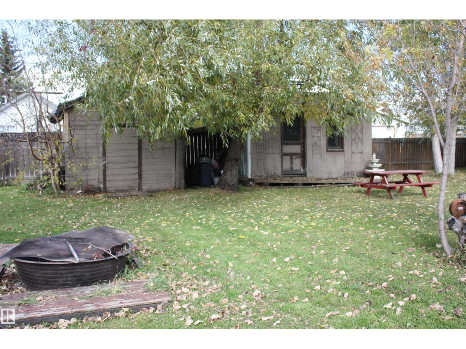 5012 49 Ave Property Photo 18