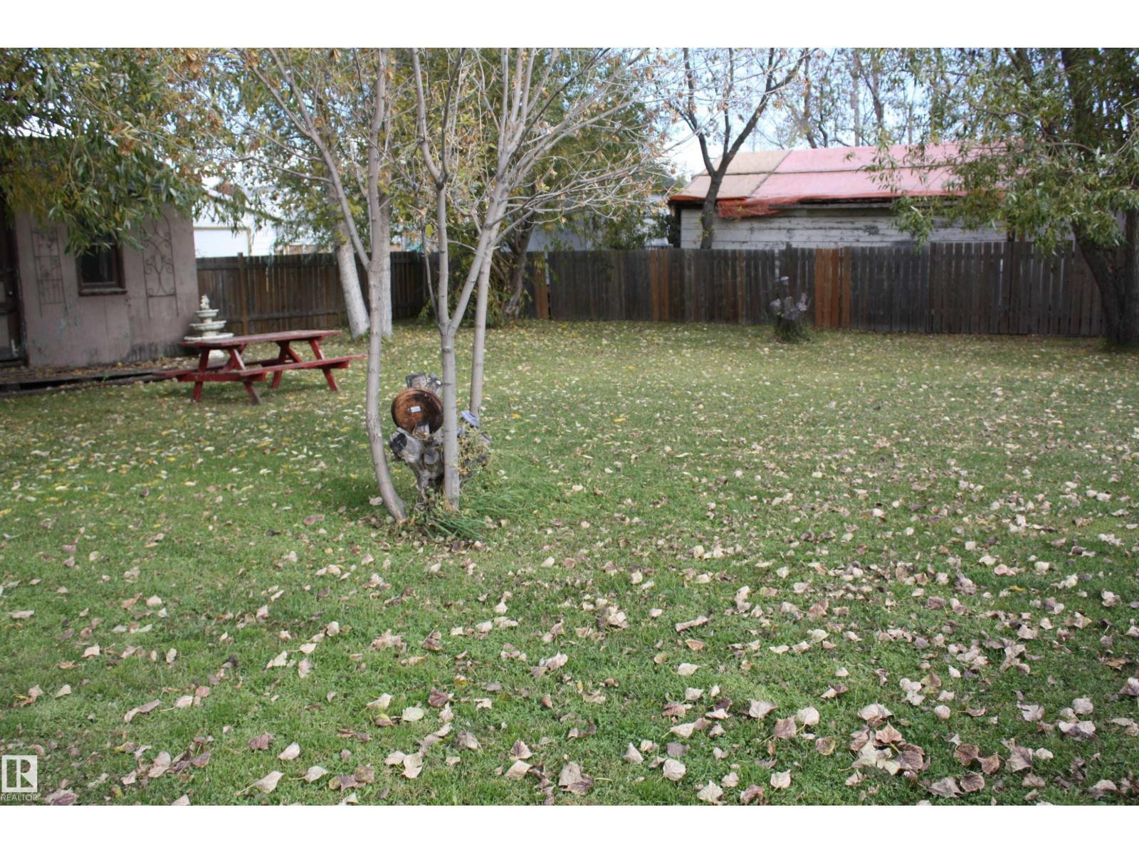 5012 49 Ave Property Photo 19