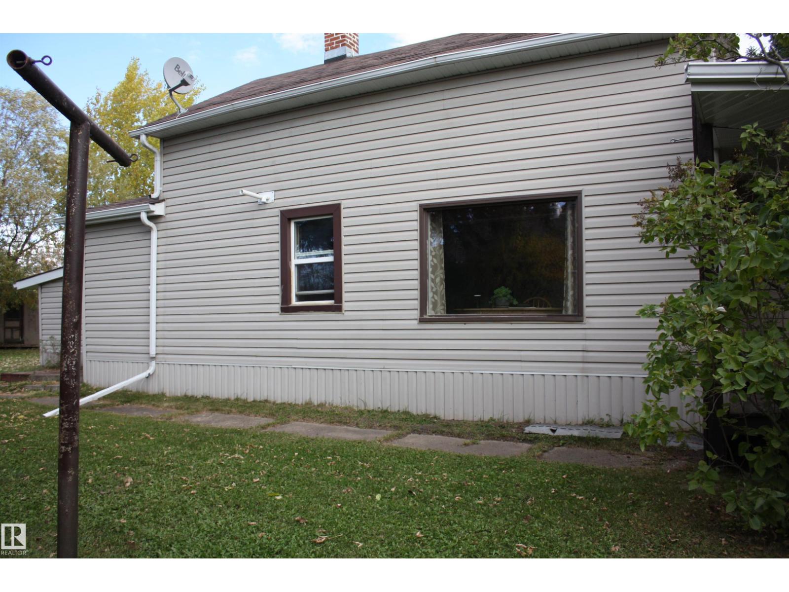 5012 49 Ave Property Photo 22