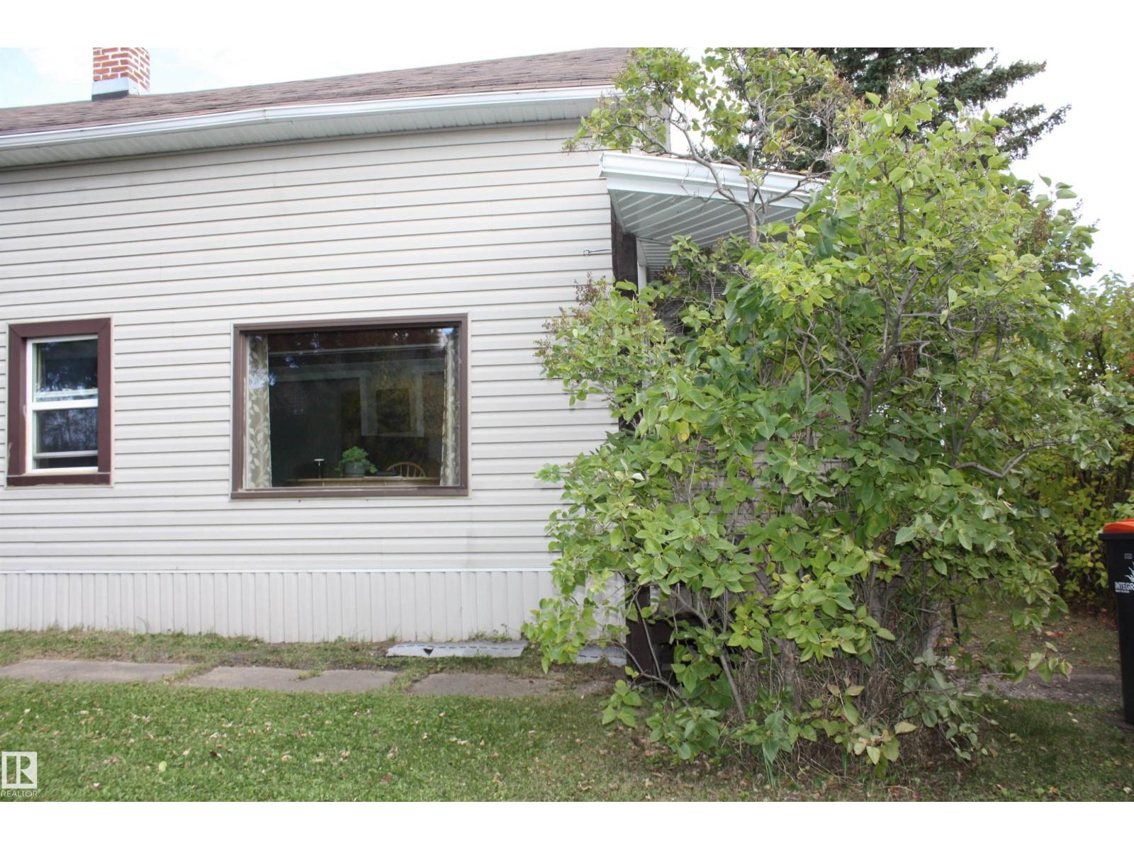 5012 49 Ave Property Photo 23