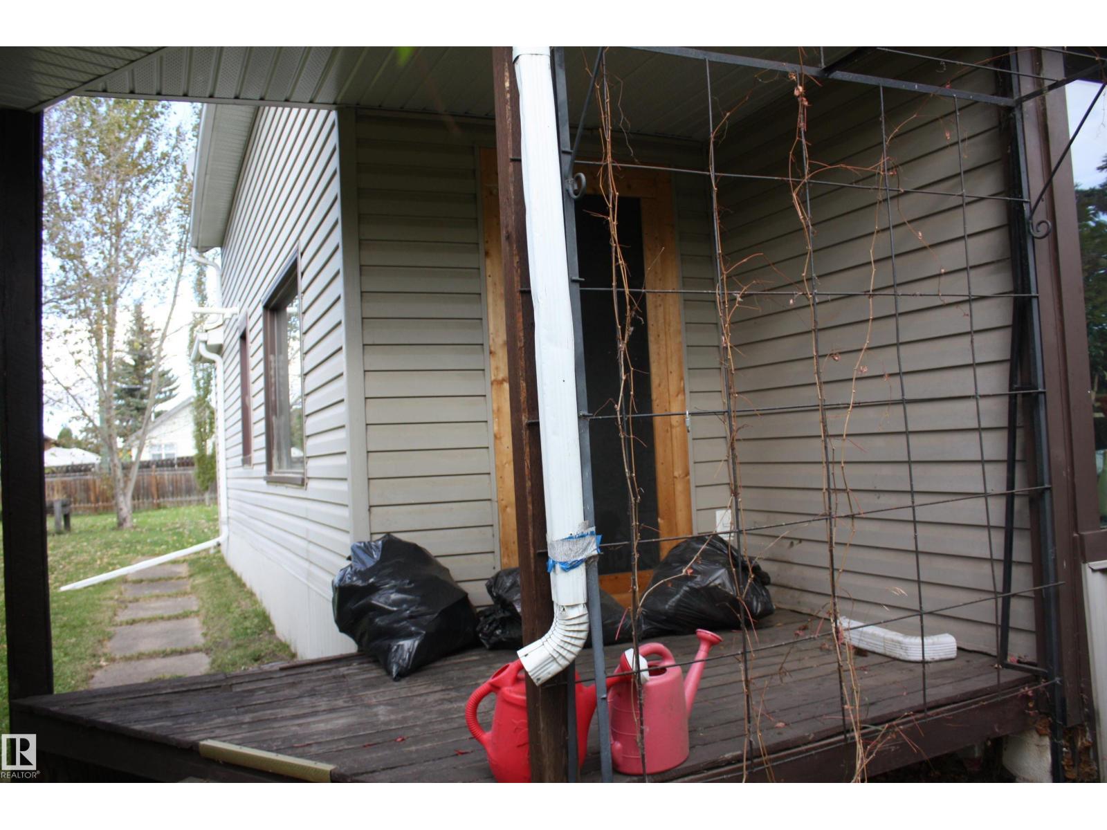 5012 49 Ave Property Photo 24