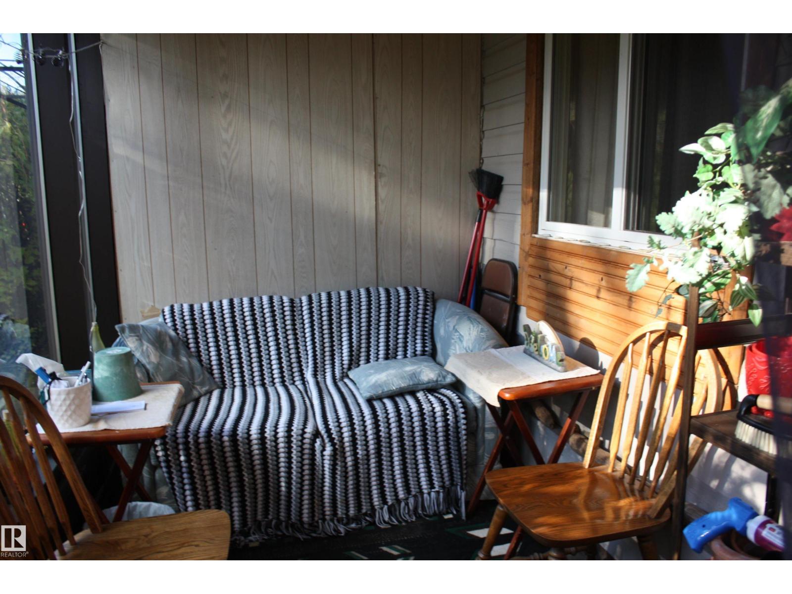 5012 49 Ave Property Photo 28