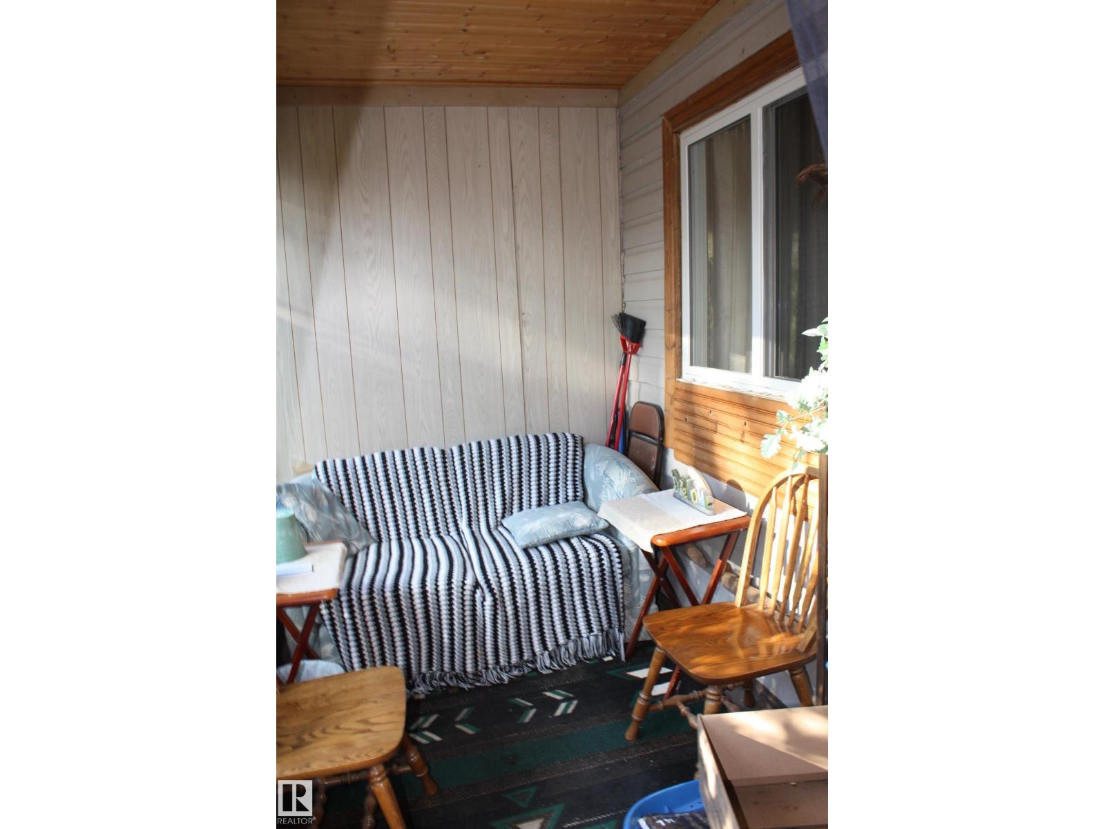 5012 49 Ave Property Photo 29