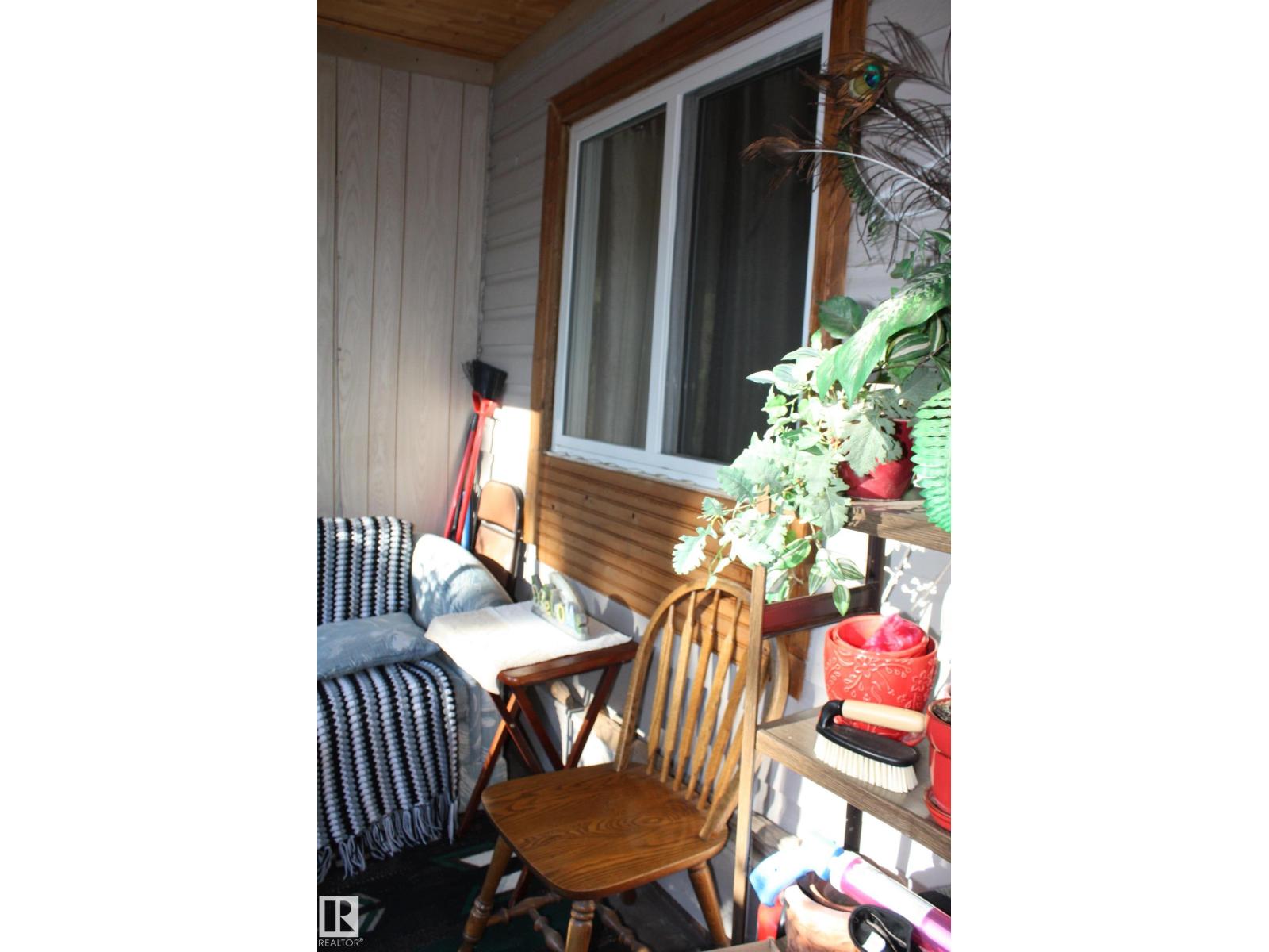 5012 49 Ave Property Photo 33