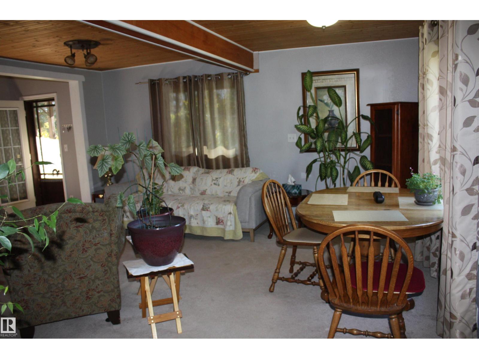 5012 49 Ave Property Photo 35