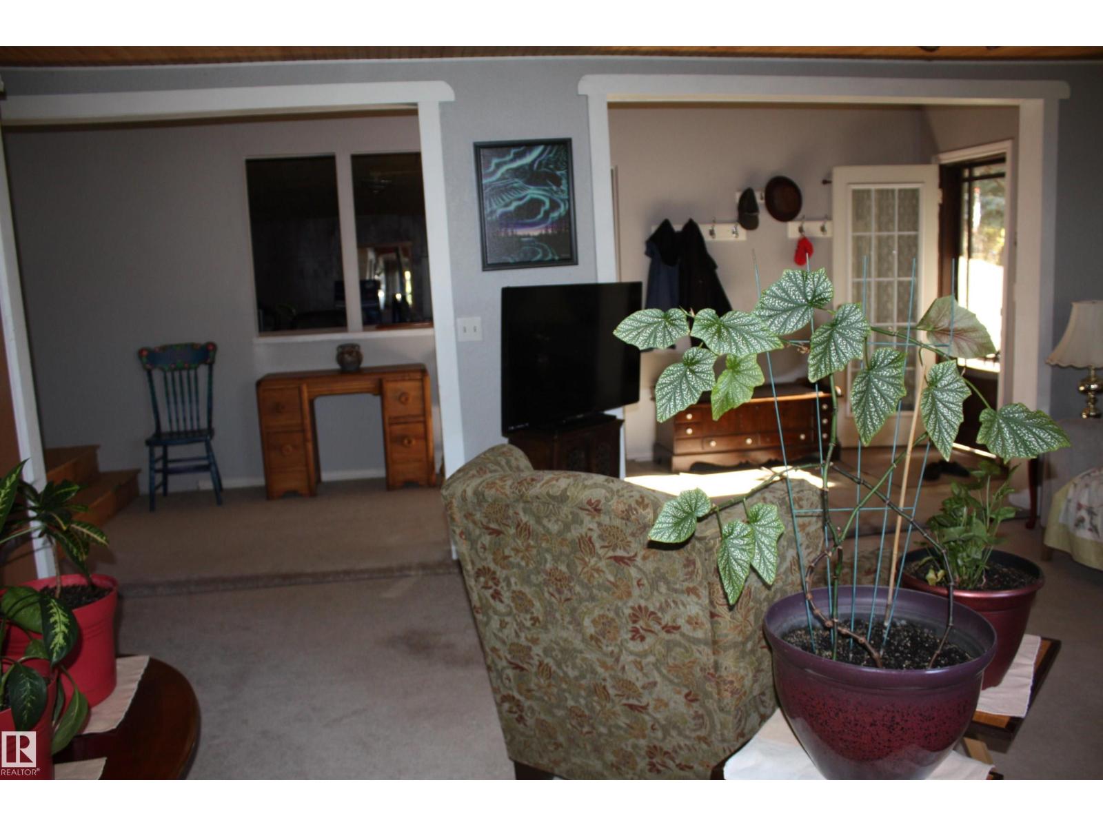 5012 49 Ave Property Photo 37