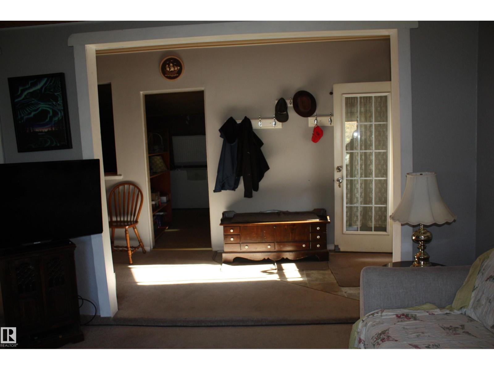 5012 49 Ave Property Photo 39
