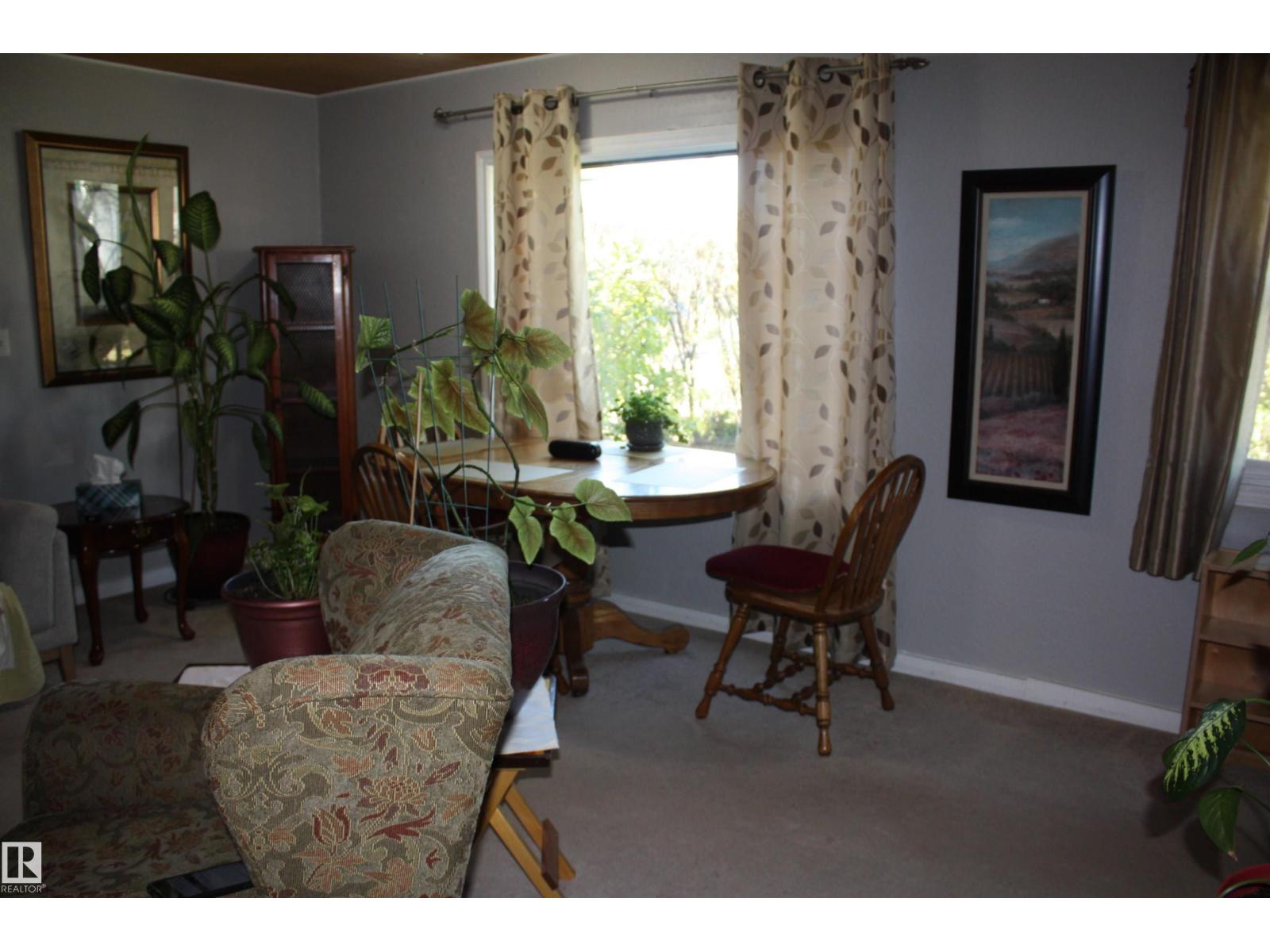 5012 49 Ave Property Photo 42