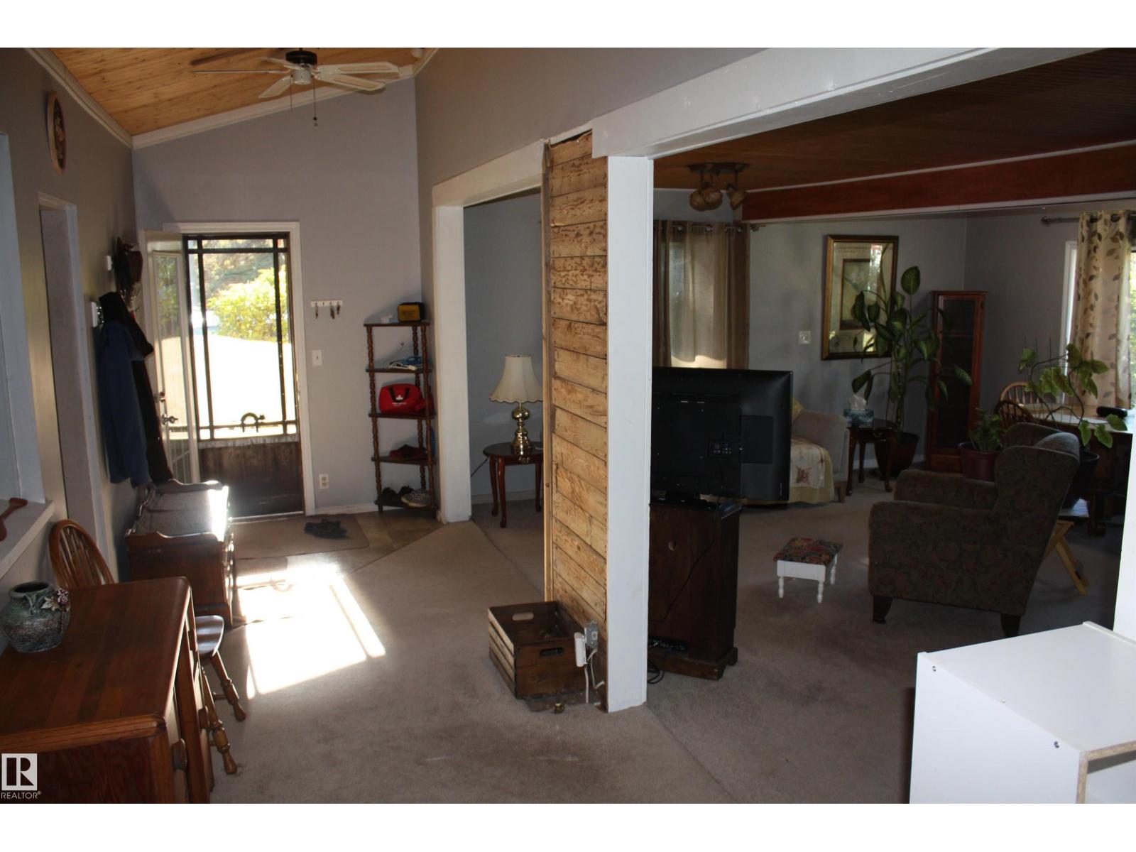 5012 49 Ave Property Photo 43