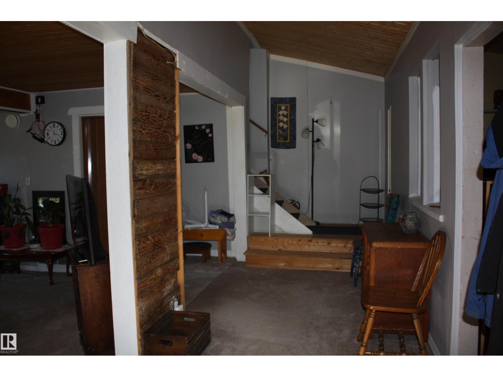 5012 49 Ave Property Photo 47