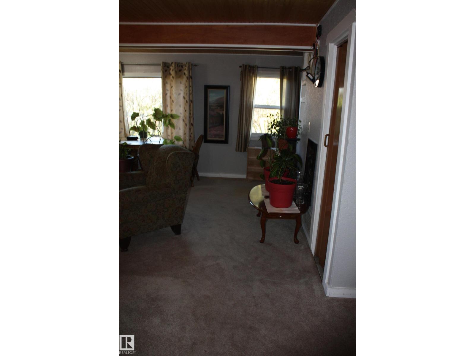 5012 49 Ave Property Photo 48